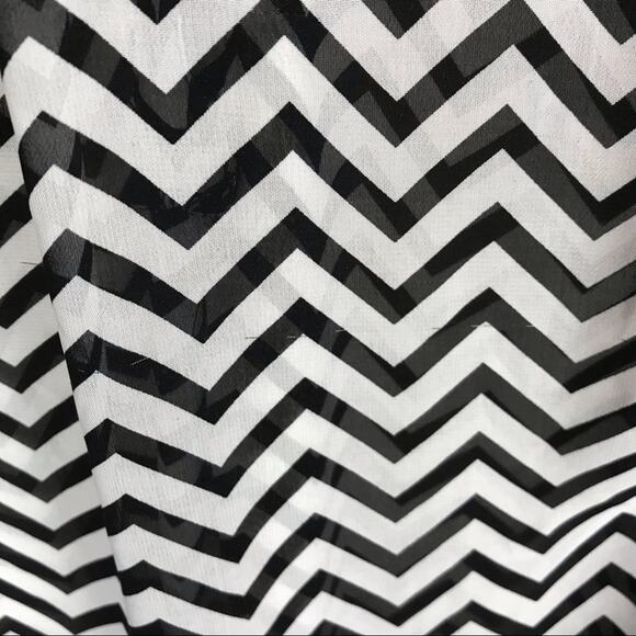 RUE 21 Chevron Sheer Blouse Sz Small - Picture 6 of 6